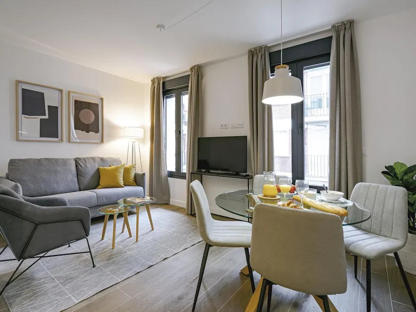 Feelathome Castilla, close to Plaza Castilla! Lu. - Image 1