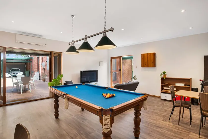 City Edge Home Parking Patio Wifi Pool Table - Image 1