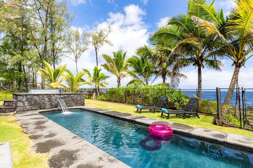 Hale Mar Oceanfront w/ Pool & Hot Tub - Image 1