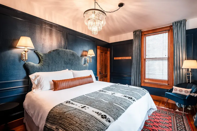 The Matriarch| Suite 3 | Pet friendly - Image 1