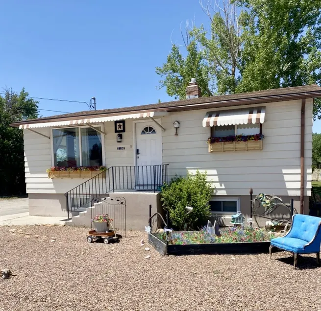 The Cottages on Carbon Avenue: Colorful and Fun - Image 1