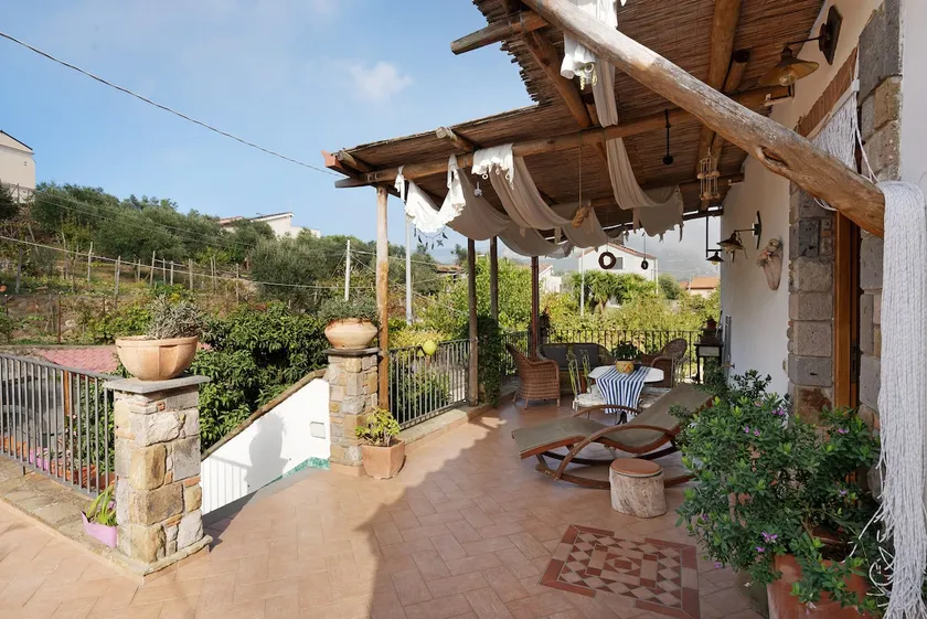 Holiday Home \"Li Galli\" with Sea View, Garden & Wi-Fi - Image 1