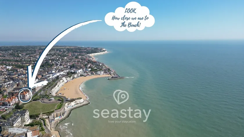 Eva's Sea View 2 Bed 2 Bath Parking - Image 1