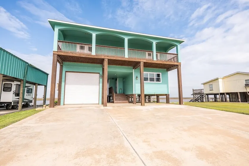 Spacious Home on ICW w/ Fabulous Patios on Sargent Beach & ICW Side! - Image 1