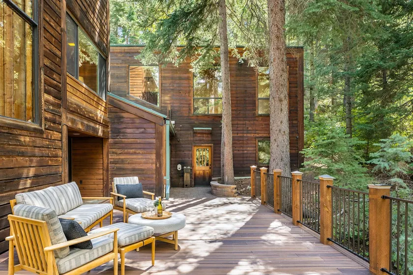 5 BEDROOM, MOUNTAIN VIEWS, SOUNDS OF STREAM, LARGE DECK, HOT TUB, CLASSIC SUNDANCE CABIN - Image 1