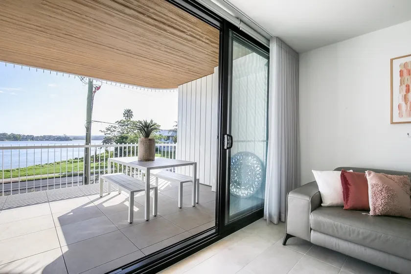 Bayfront Holiday Retreat with Parking - Image 1