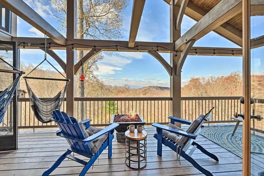 Gorgeous Franklin Getaway w/ Deck, Mountain Views! - Image 1