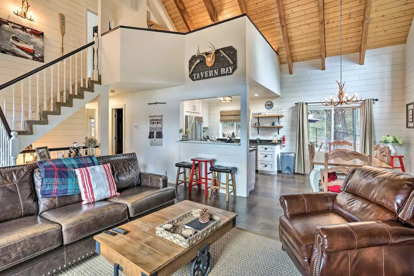 Lovely Lake Arrowhead Cabin w/ Furnished Deck - Image 1