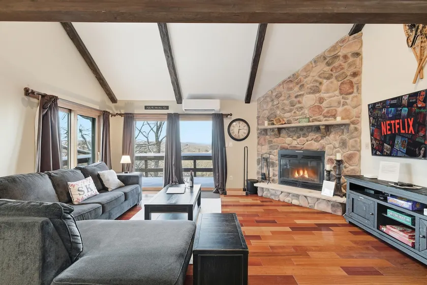 Cozy Camelback, Pocono Retreat w/ Mountain Views! - Image 1