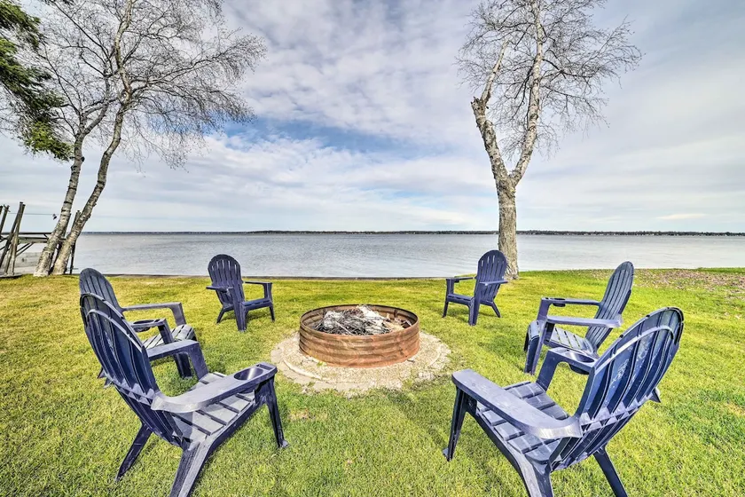 Houghton Lake Cottage w/ New Private Deck! - Image 1