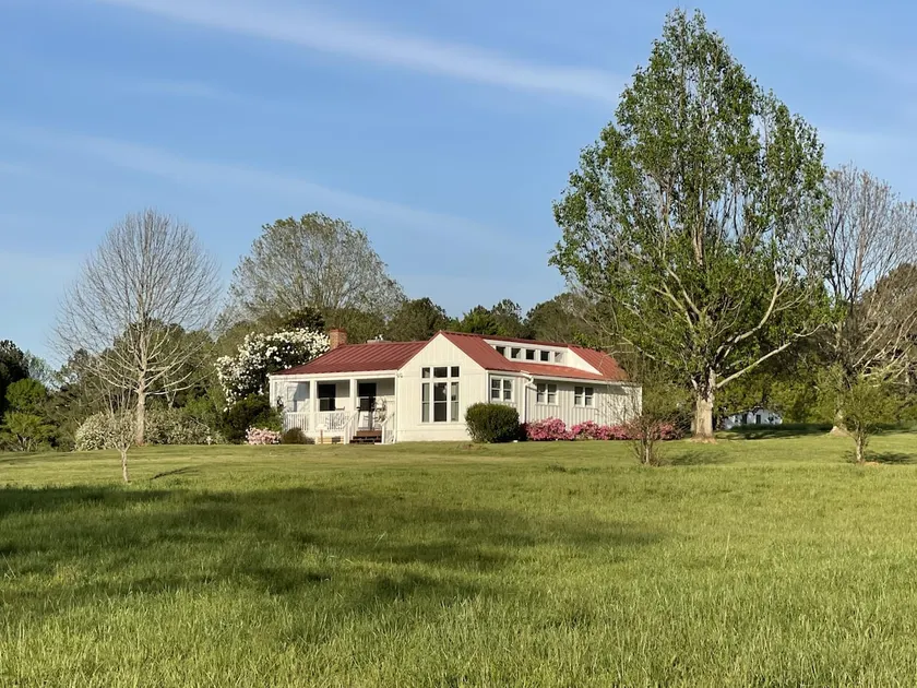 The Hillside Cottage, Pet friendly - Image 1