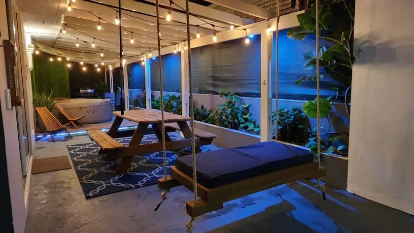 Breezy House-TV & ACs in every room- Hot Tub - Image 1