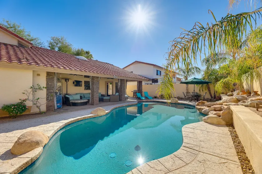Golf, Swim, Soak! Family-Friendly Scottsdale Home - Image 1