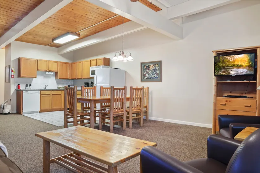 Outpost: Town Square Lodge 10 - Close to town Square - Image 1