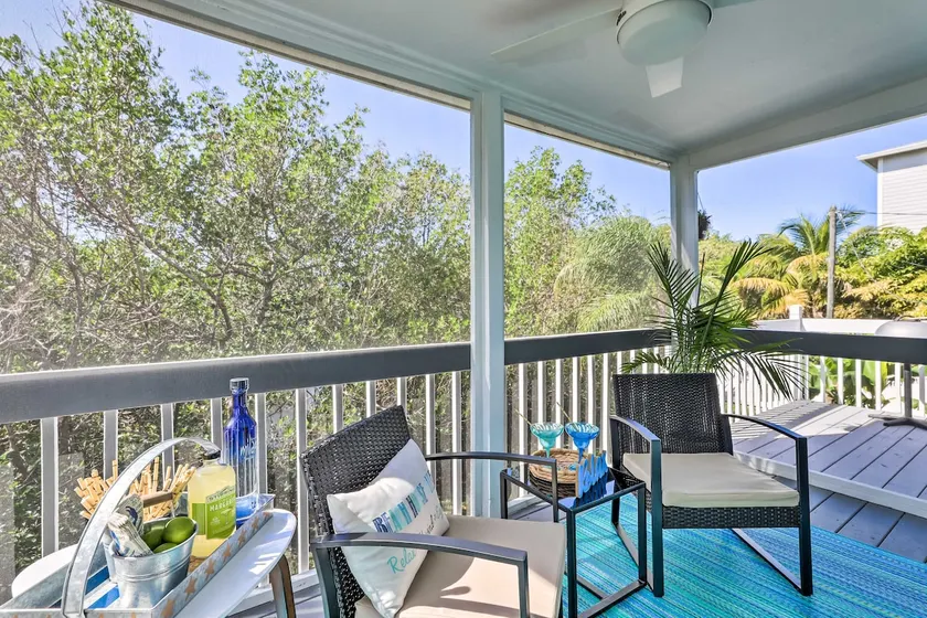 Holmes Beach Retreat: Walk to Beach & Dining! - Image 1