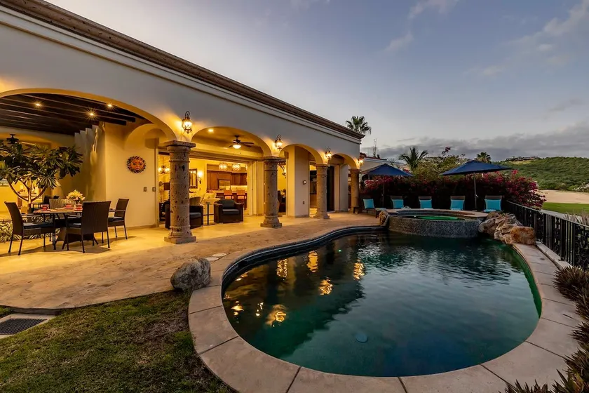 Luxury Villa with Ocean View & Golf Course Access - Image 1