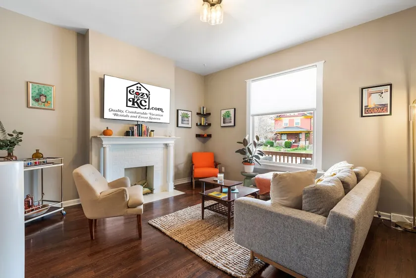 KC Explorer - Walkable 39th St. Bungalow + Parking - Image 1
