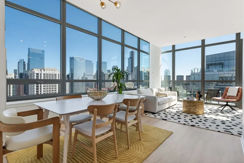 Sky-High 3BR Penthouse in West Loop - Image 1