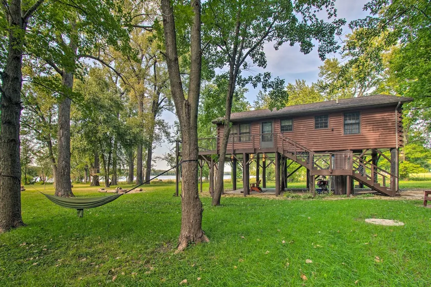 Cozy Riverfront Getaway: Fishing On-Site! - Image 1