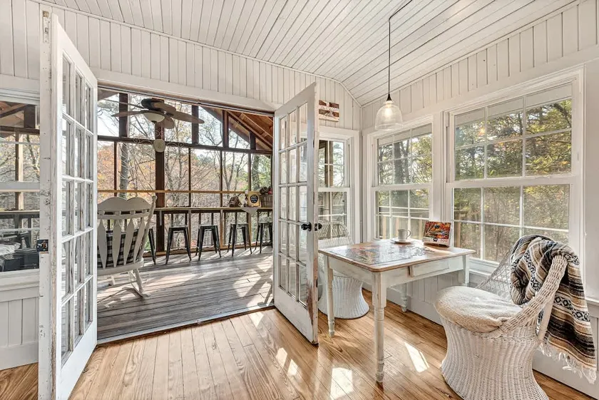 Gwen's Nest- a unique luxury family cottage in the woods - Image 1