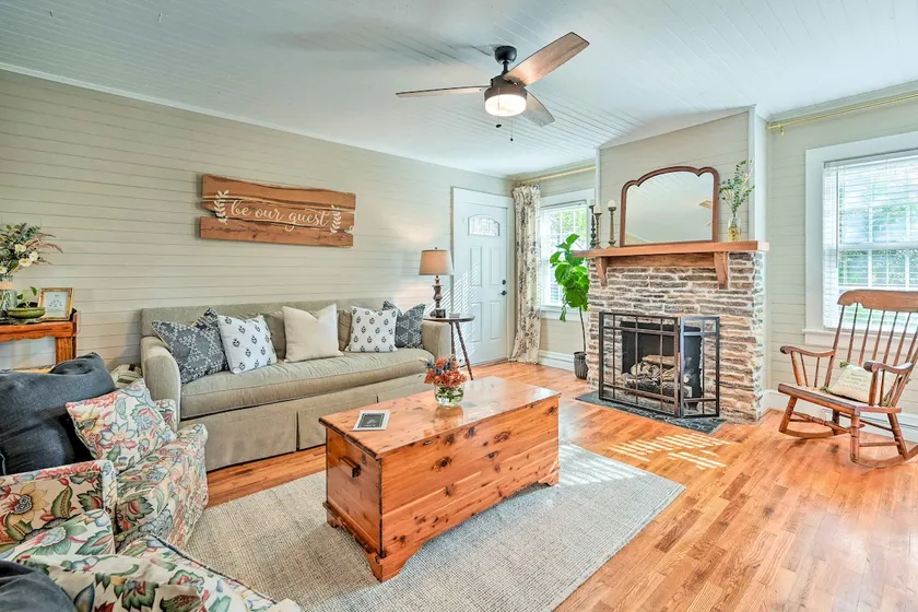 Farmhouse Cottage on 10 Acres: Trails On-Site - Image 1