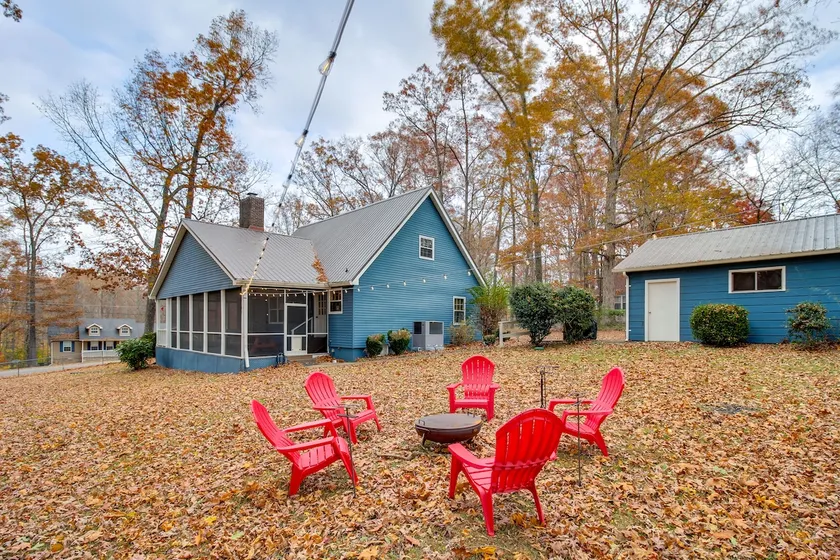 2 Mi to Tims Ford Lake! Cozy Cottage w/ Fireplace - Image 1
