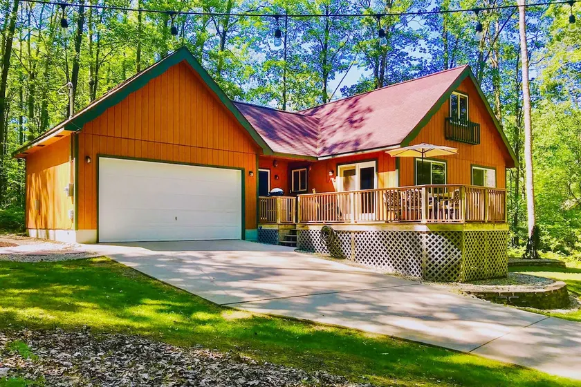 Higgins Lake Retreat - Hike, Swim, Relax! - Image 1