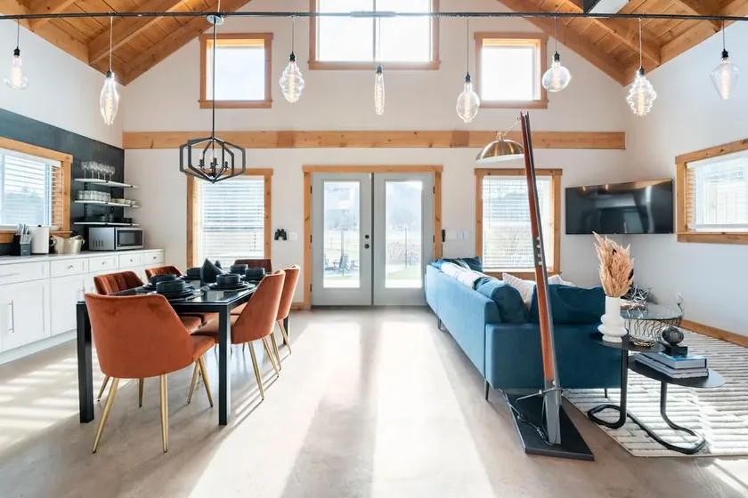 The Bar(n)- Cozy chalet with hot tub and campfire - Image 1
