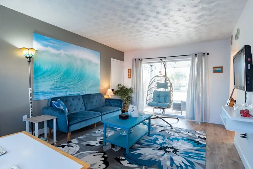Coastal cottage w/ screened patio|Steps From Beach - Image 1
