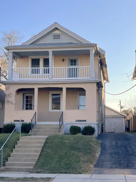 Hunter #1, Private One Bed near Xavier & Downtown - Image 1