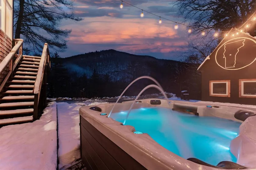 Minutes to Skiing/Hot Tub/Arcades - Image 1