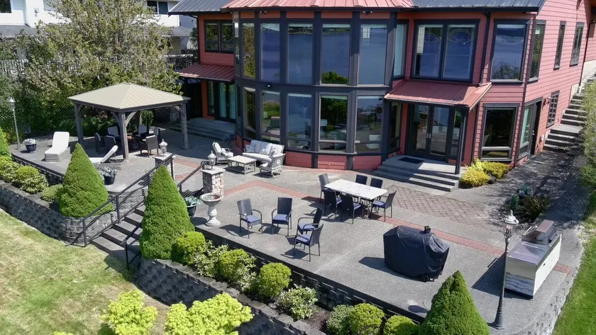 Private beach luxury home sleeps 12, Shelton, WA - Image 1