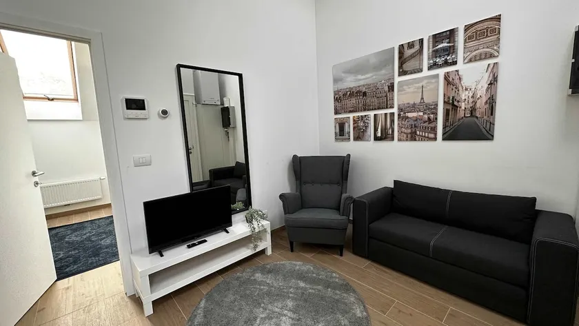 OneLuxStay near Fashion District - Image 1