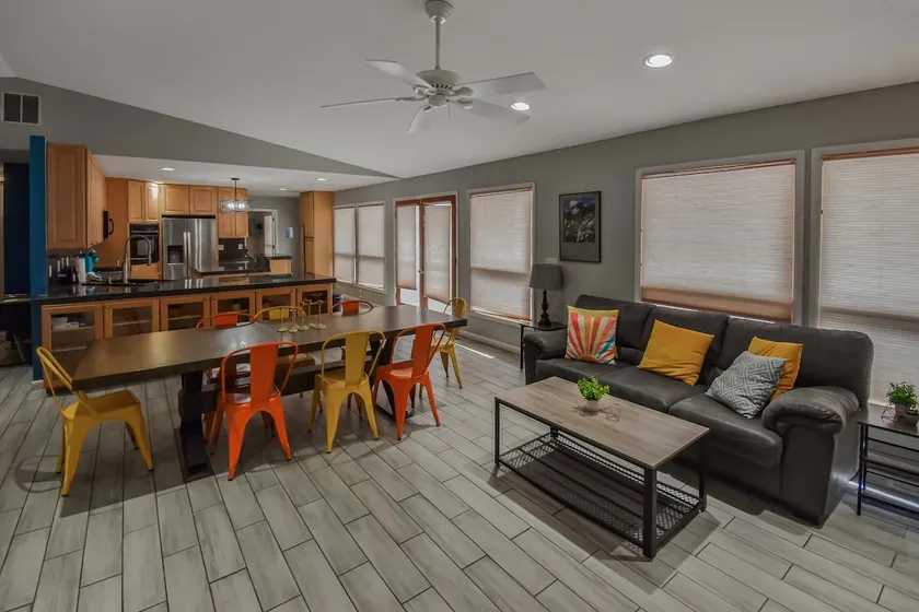 Spacious 6BR Home with Hot Tub, Hammocks and Firep - Image 1