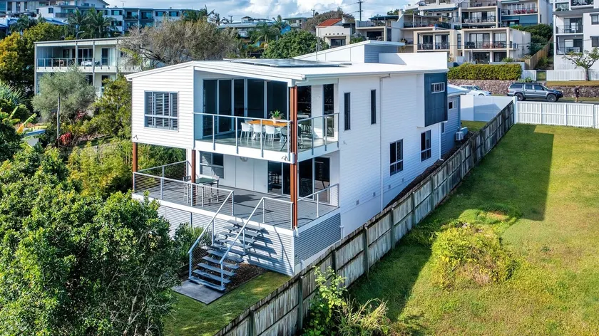 GEORGE8- THE ULTIMATE, FAMILY BEACH HOUSE! - Image 1