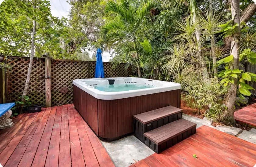 Hollywood Oasis with Jacuzzi & Garden - Image 1