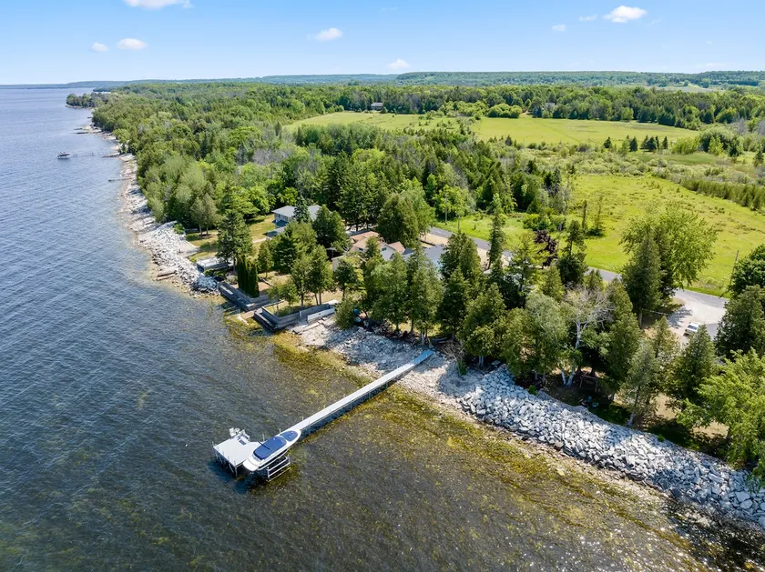 Waterfront rental w/ paddleboards and kayaks! - Image 1