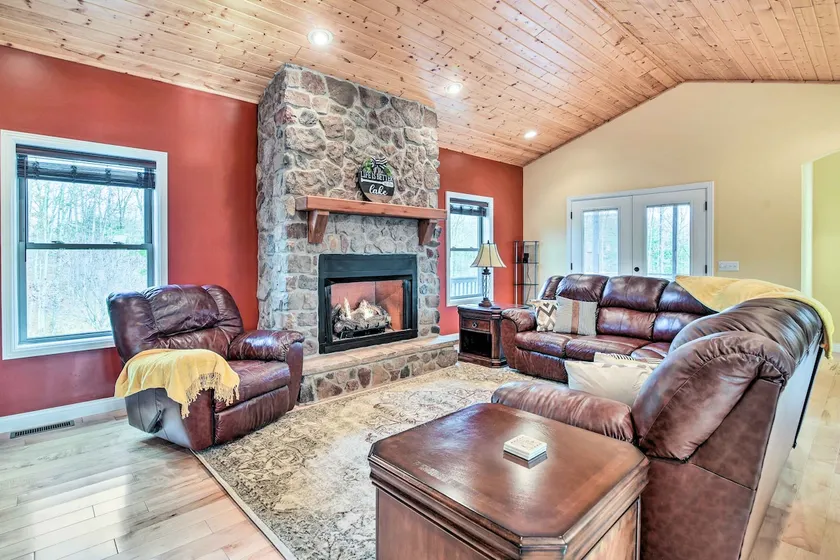 Hilltop Hideaway, Hot Tub & Boat Slip, 5 Acres - Image 1