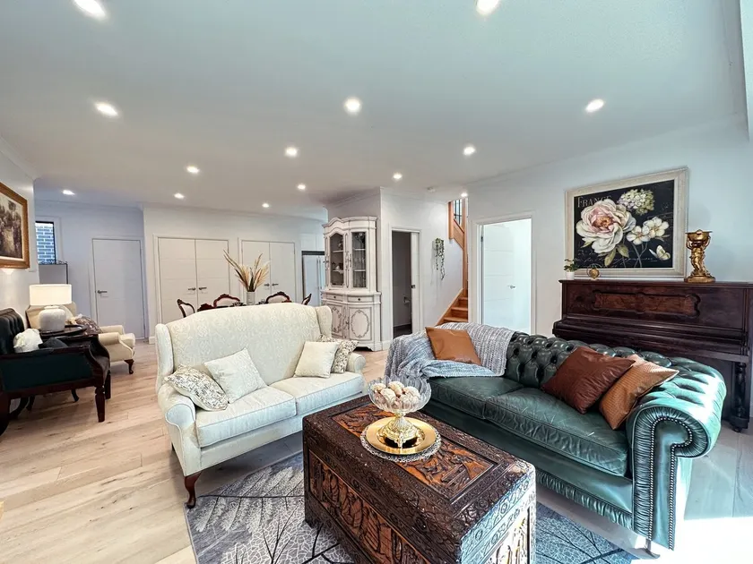 Luxury Glen Waverley Townhouse 4BR3BA Backyard - Image 1