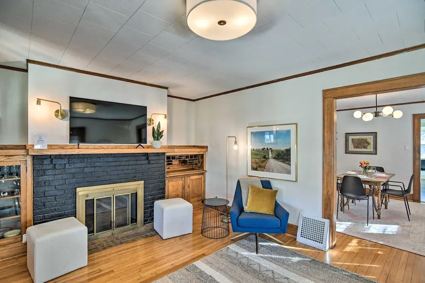 Family-Friendly Des Moines Retreat w/ Patio! - Image 1