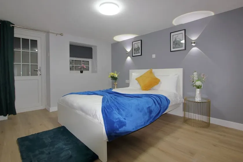 Oasis, Central Self Contained Flat by CozyNest - Image 1