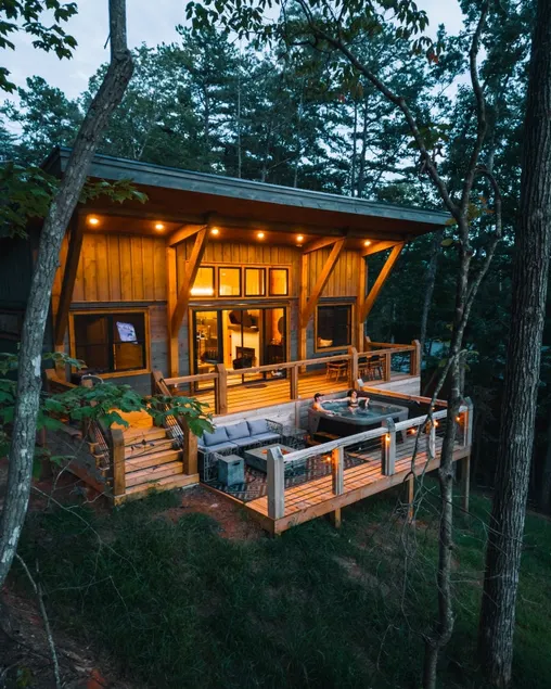 New Treehaus w/ Amazing Views, Hot tub 2/2 + loft - Image 1