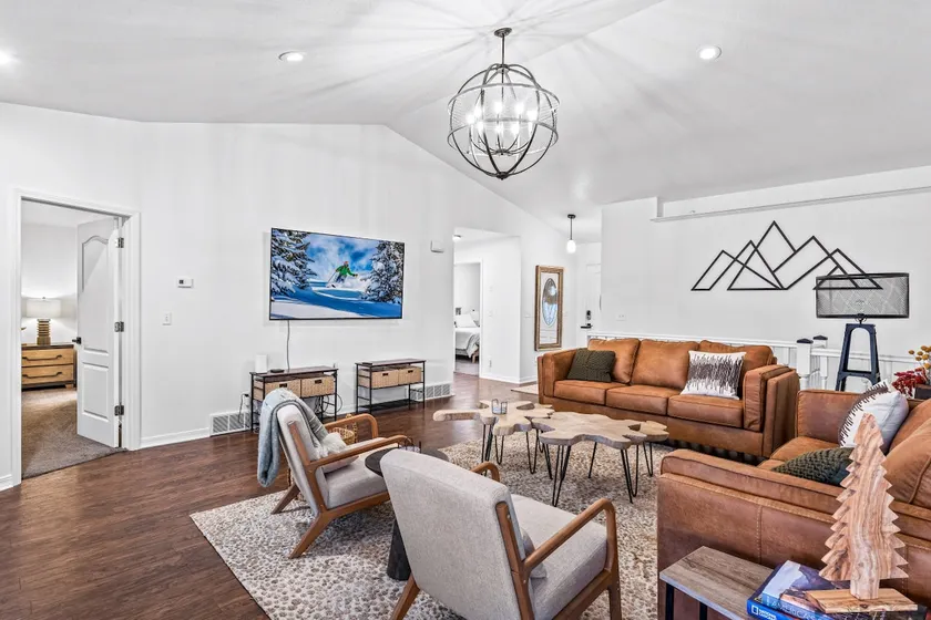 Casa Cliffside: Animal Friendly, Mountain Getaway w/ Private Balcony - Image 1