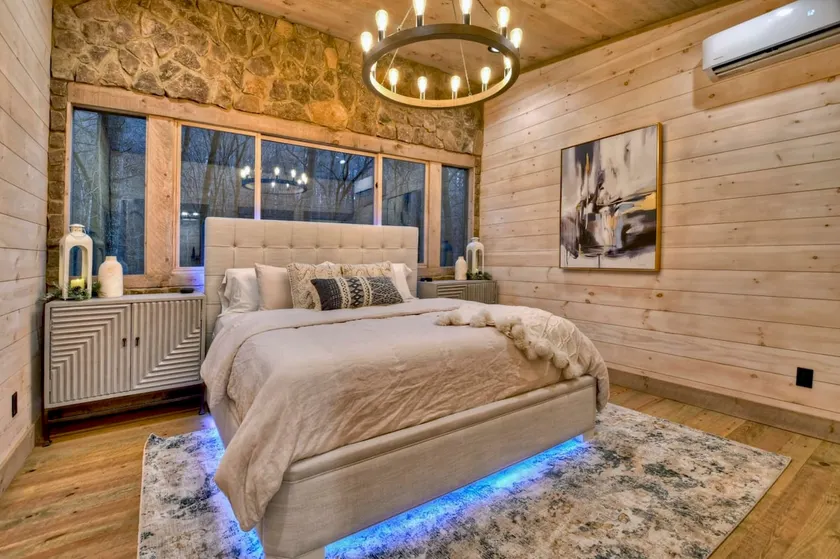 Keturah's Creek -Luxury Couples Tiny Cabin-8acres - Image 1
