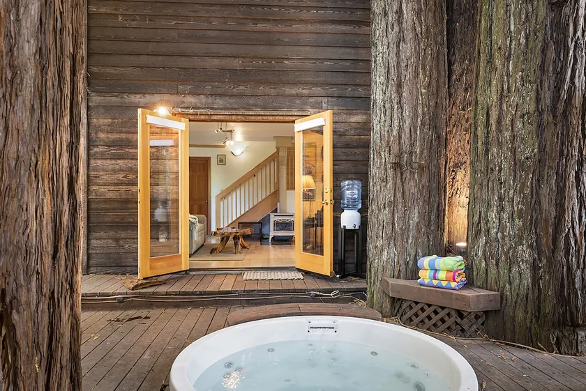 Willowhaven ~ Beautifully Crafted Redwood Home, Spa, Woof! - Image 1
