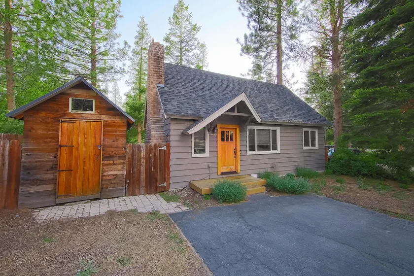 Dancing Bear Cabin - Pet Friendly Sleeps 4 Totally cute - Image 1