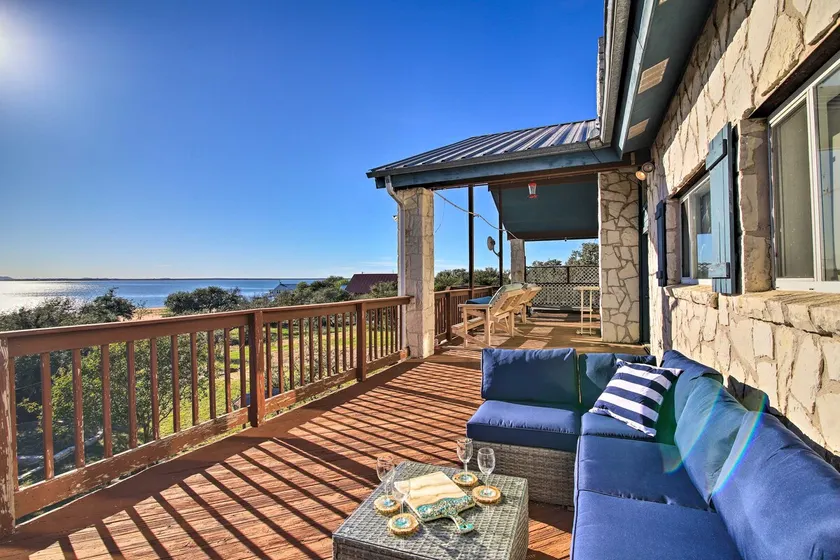 Private Deck & Grill: Sunny Lakefront Escape - Image 1