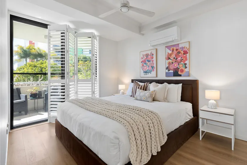 City oasis - 3 BR apt. on Maroochy river, pool, AC - Image 1