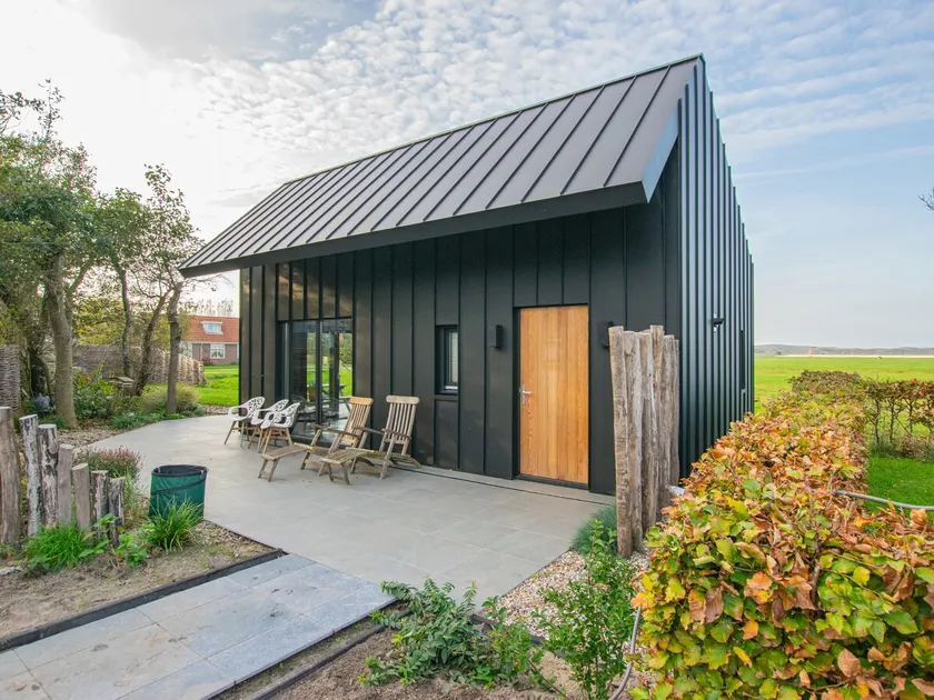 Warm detached cottage with garden near the beach - Image 1