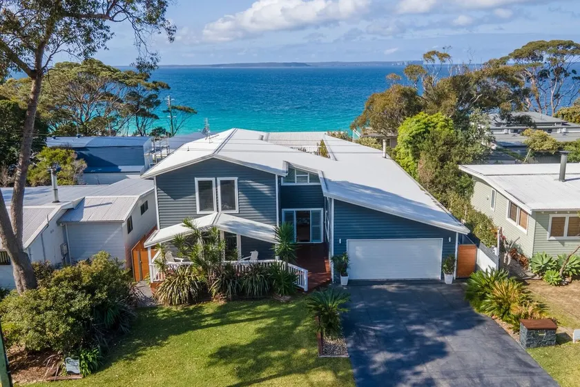 Hyamptons Beach House Hyams Beach - Image 1